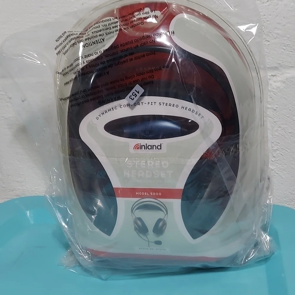 NWT Stereo Headset w/Microphone by Inland